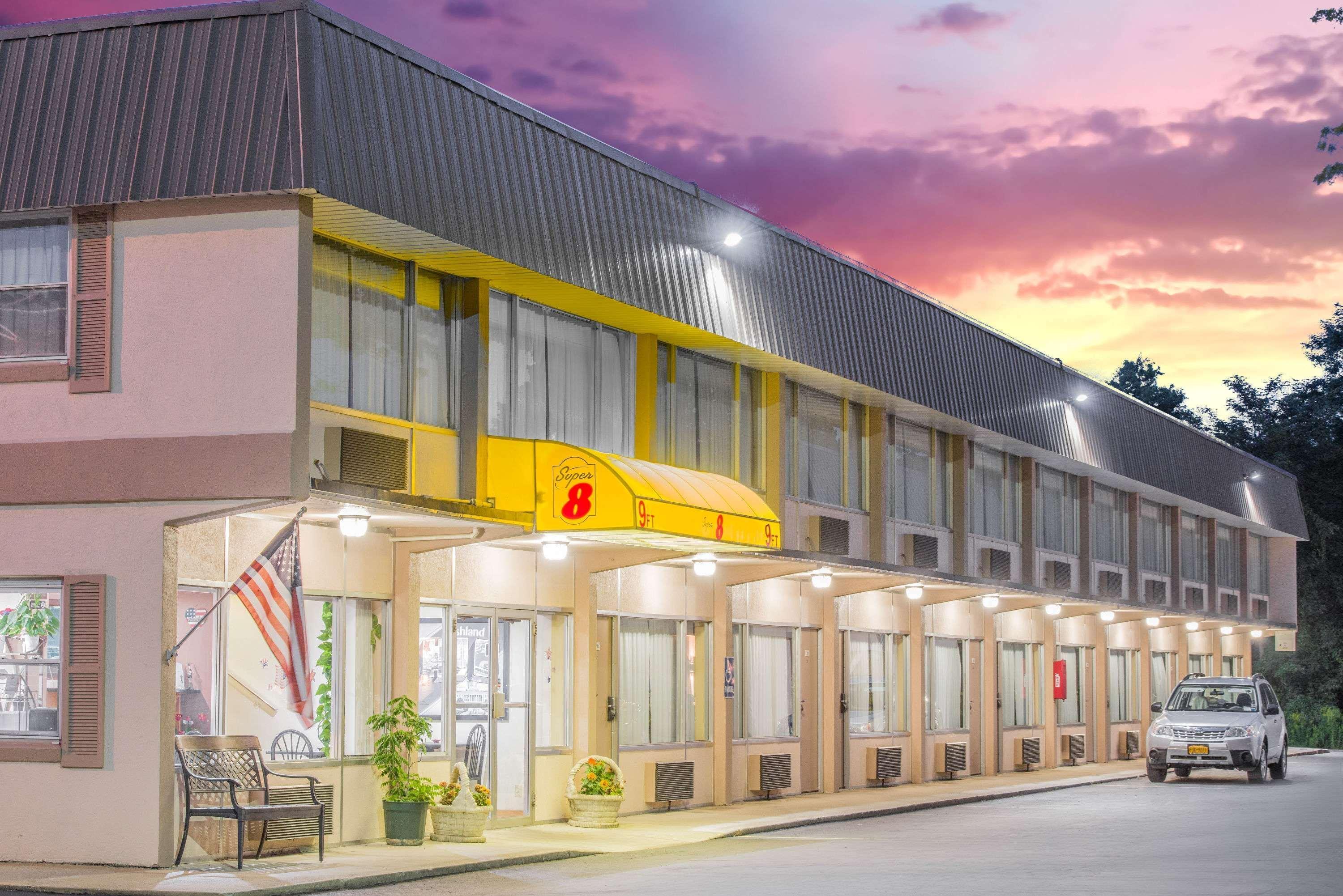 Super 8 By Wyndham Ashland Hotel Exterior photo